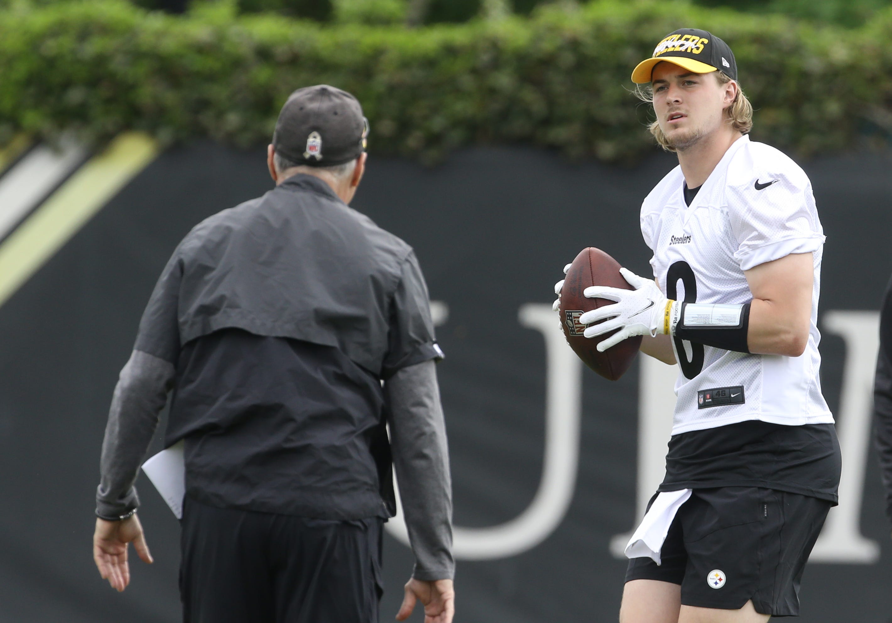 Pittsburgh Steelers quarterback Kenny Pickett participates in drills during rookie minicamp at UPMC Rooney Sports Complex on May 13.